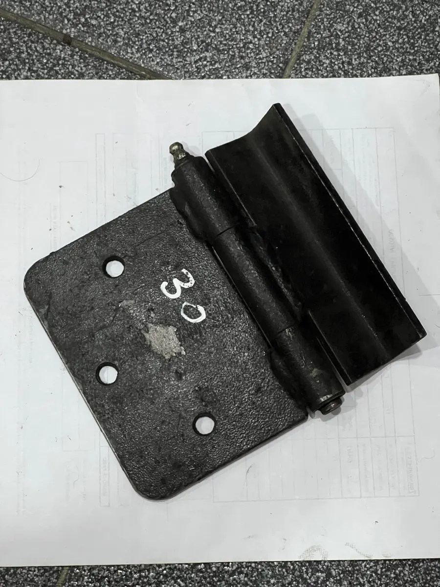 Bisagra de tapa de puerta de emergencia