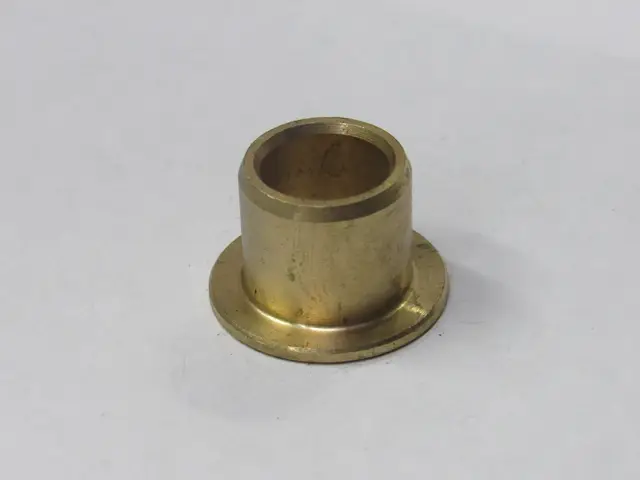 Buje con pestaña en bronce
