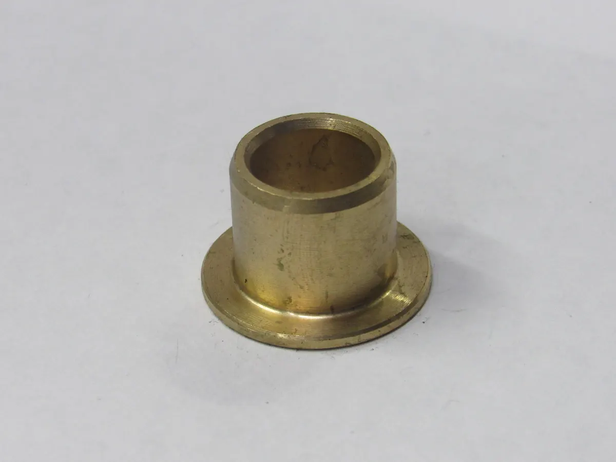 Buje con pestaña en bronce