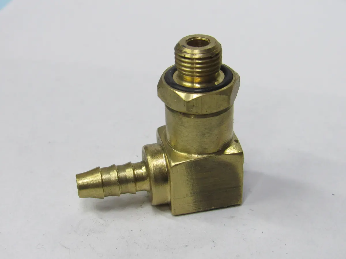 Codo con espigo en bronce