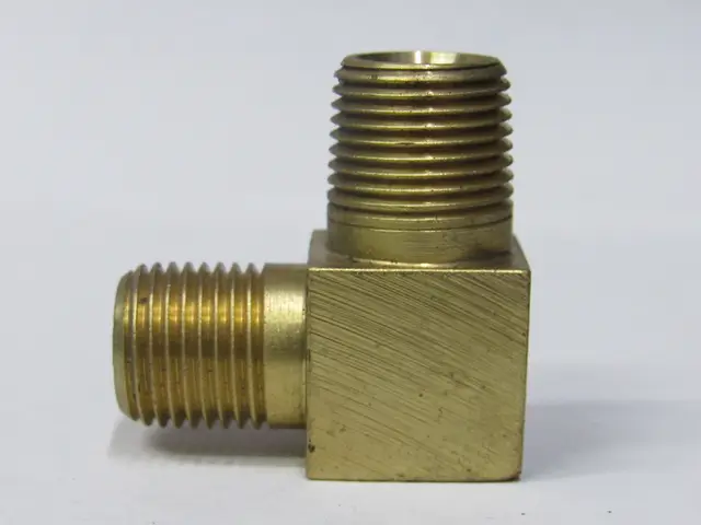 Codo roscado en bronce
