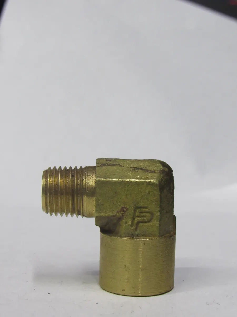 Codo roscado NPT en bronce