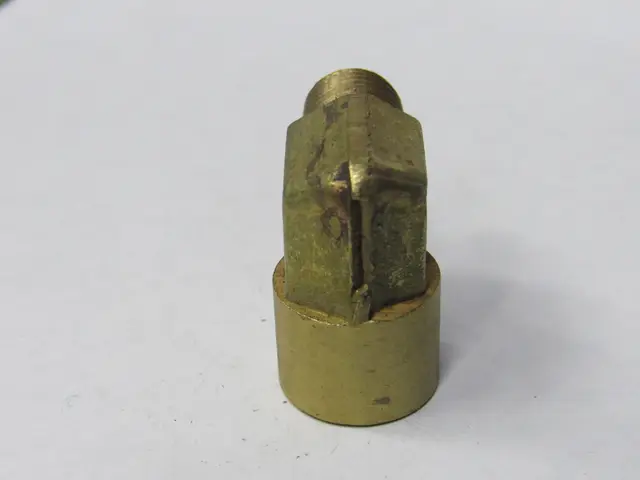 Codo roscado NPT en bronce — vista 4