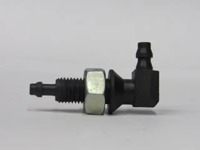 Conector con espigo en polímero
