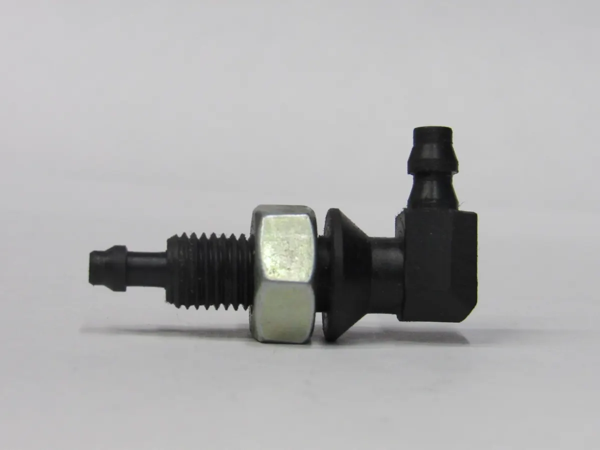 Conector con espigo en polímero