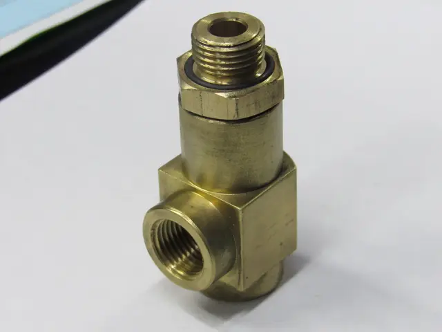 Conector en bronce con rosca hembra