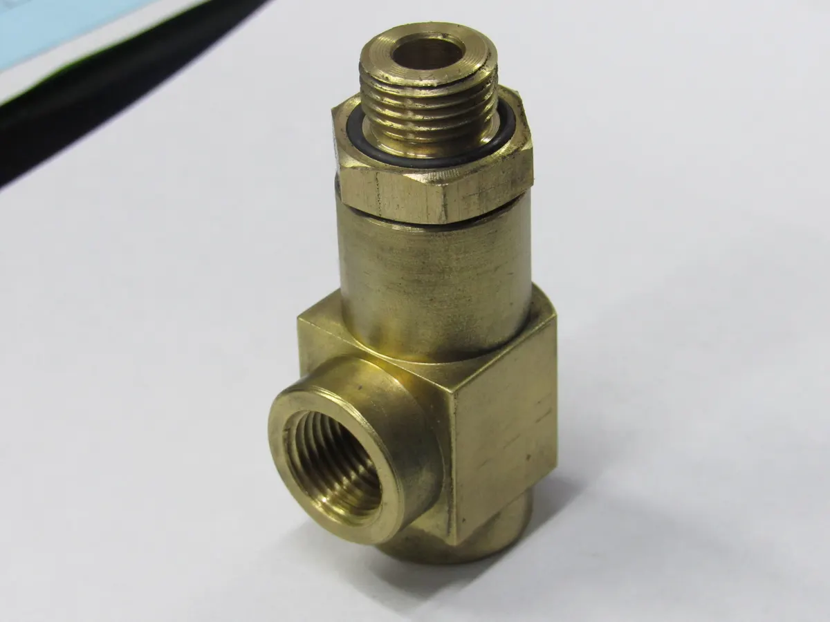 Conector en bronce con rosca hembra