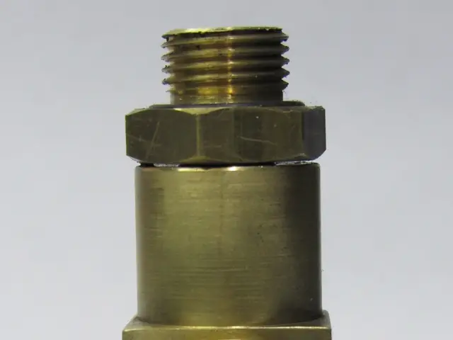 Conector en bronce con rosca hembra — vista 3