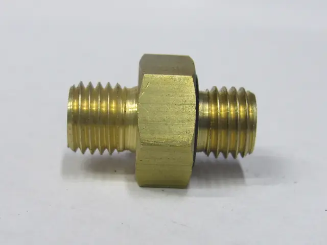 Niple hexagonal en bronce