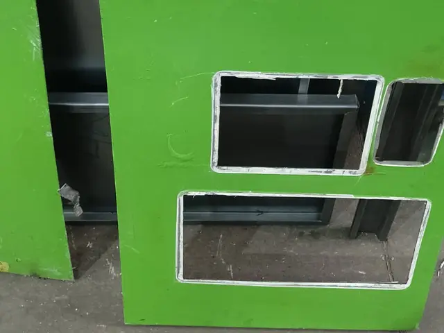 Panel en lámina con rejilla