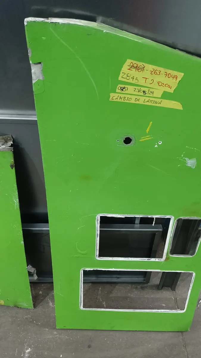 Panel en lámina con rejilla