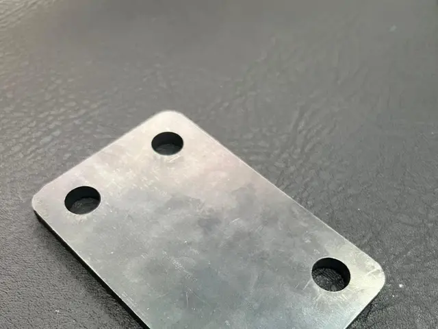 Platina de servicio perforada