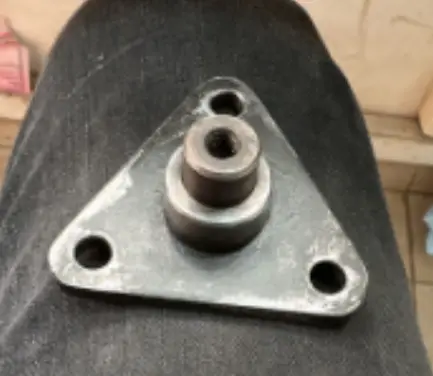 Platina triangular con buje