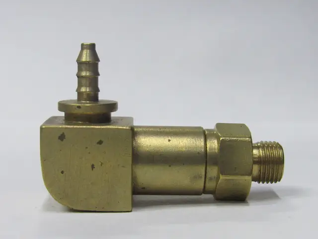 Racor angular con tuerca en bronce