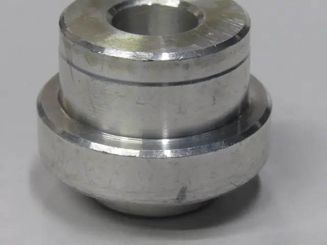 Tapón torneado en aluminio — vista 3