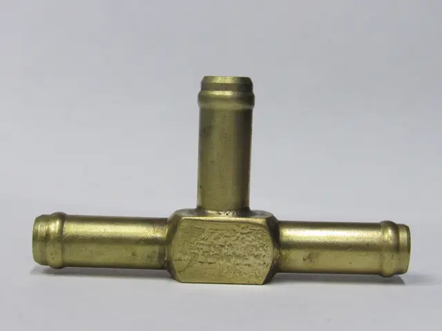 Te en bronce para manguera