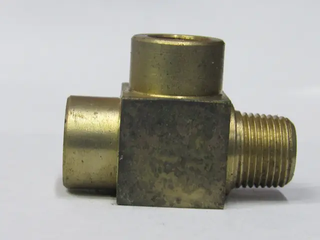 Te roscada en bronce — vista 3
