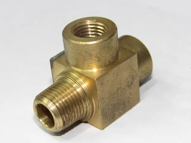 Te roscada en bronce — vista 4